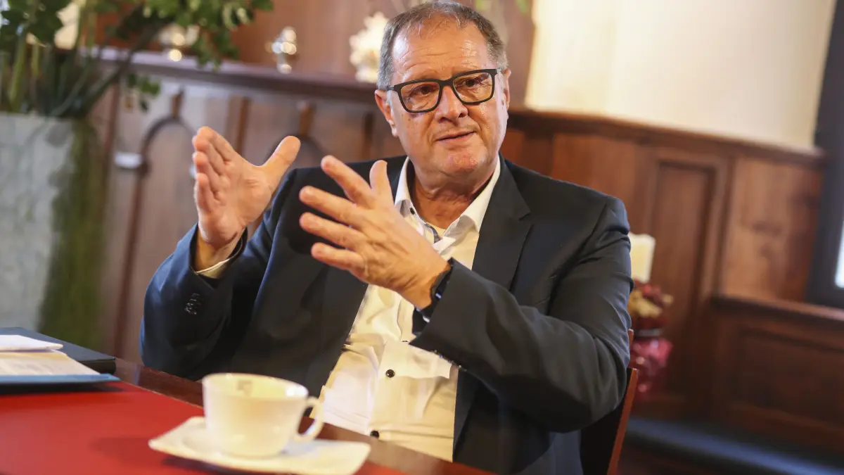 Jürgen Roth will weiter Oberbürgermeister von Villingen-Schwenningen bleiben. Die Wahl ist im Oktober.