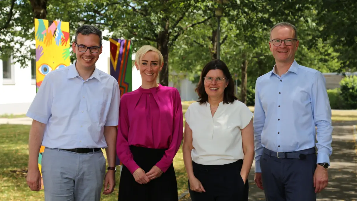: Im Austausch vor Ort in Heiligenbronn (von links): KVJS-Verbandsdirektor Frank Stahl, Eva Matschinsky, Leiterin des Dezernats 2 – Soziales beim KVJS, Stiftungsvorständin Andrea Weidemann und Stiftungsvorstand Stefan Guhl.