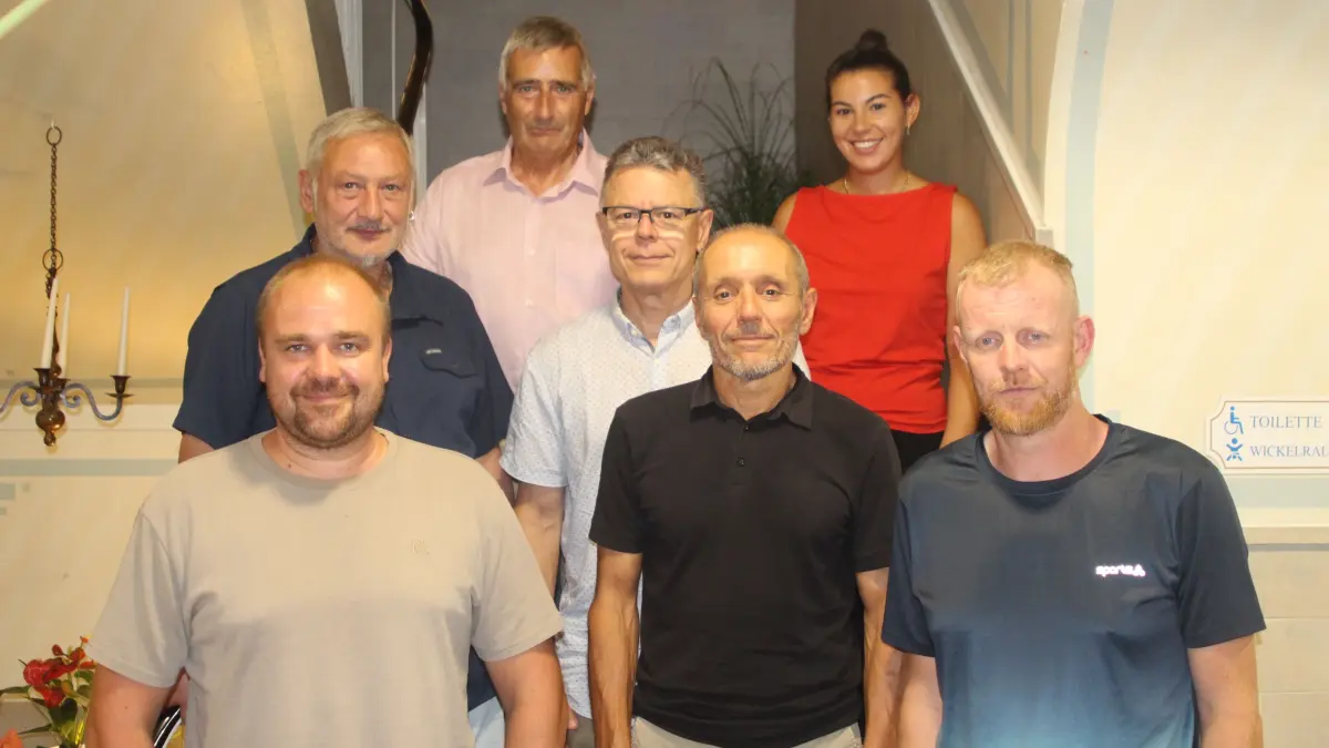 Mitglieder des Aufsichtsrats und des Vorstands der Baugenossenschaft Zell (von links): Sven Woywod, Peter Wassmer, Markus Nothstein (vordere Reihe), Luciano Accumanno und Roland Seger (mittlere Reihe) sowie Thomas Dietsche und Gözde Dundar (hintere Reihe). Foto: Christoph Schennen