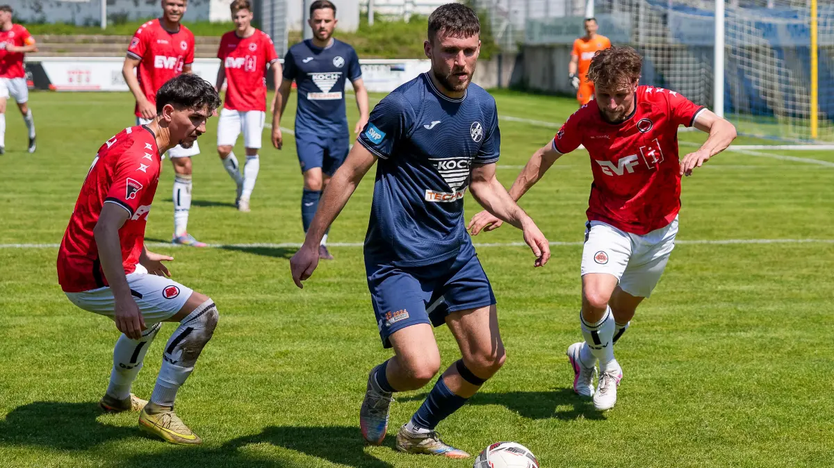 Walter Vegeli (hier mit dem Trikot des 1. CfR Pforzheim) möchte mit dem FC Holzhausen den Klassenerhalt schaffen.