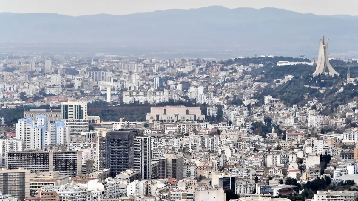 Stadtansicht Algier: ARCHIV - 06.01.2025, Algerien, Algier: Blick auf Algier. (zu dpa: «Elf Menschen sterben bei Brand in Waisenhaus in Algerien») Foto: Fateh Guidoum/AP/dpa +++ dpa-Bildfunk +++