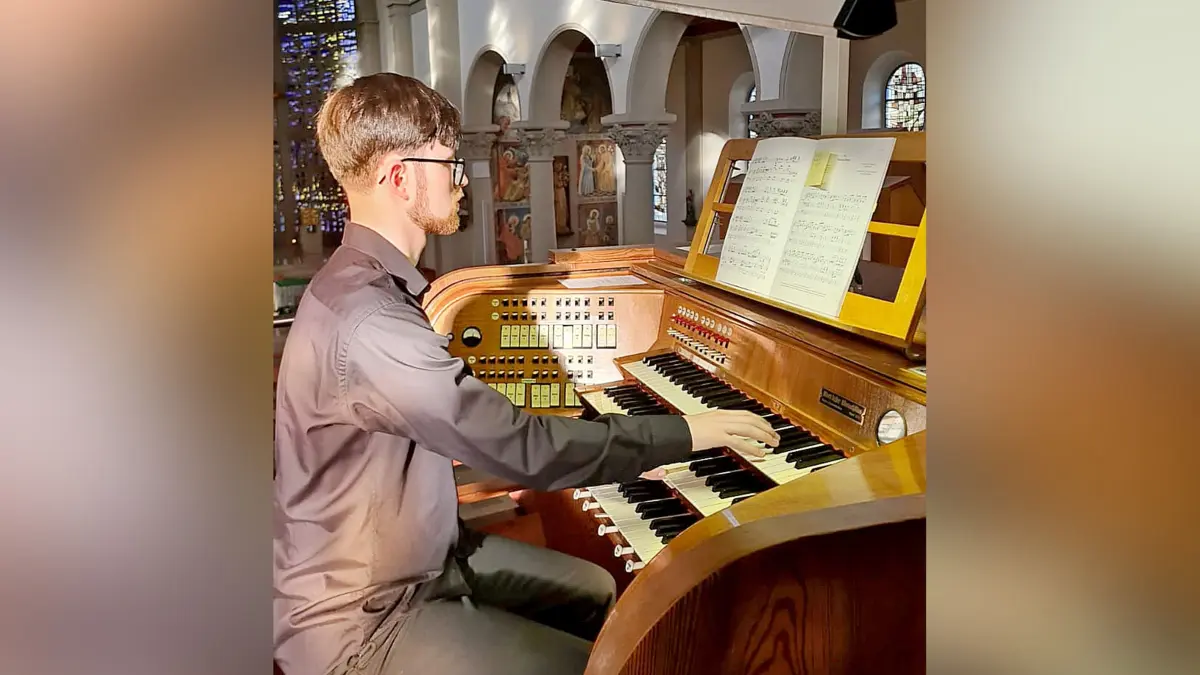 Emil Bakiev bei seinem furiosen Konzert.