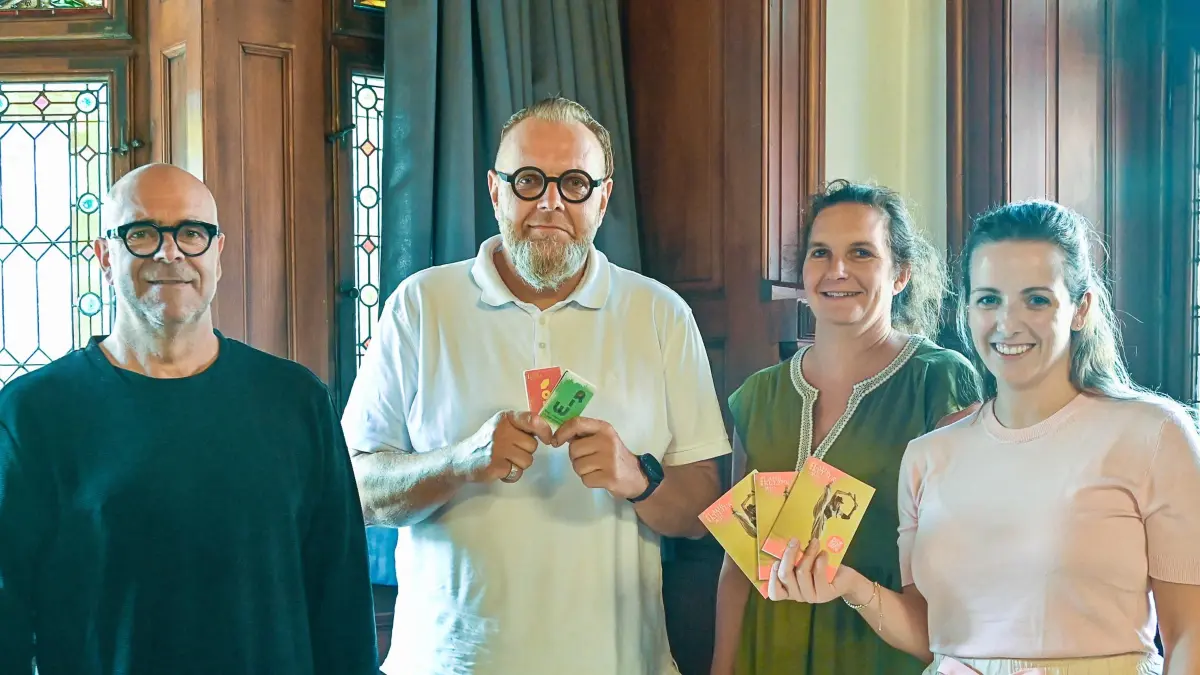 Sie stellen die Spielzeit 2026/2027 vor (von links): Tobias Meinen, Guido Schöneboom, Yvonne Bernd und Valerie Silberer