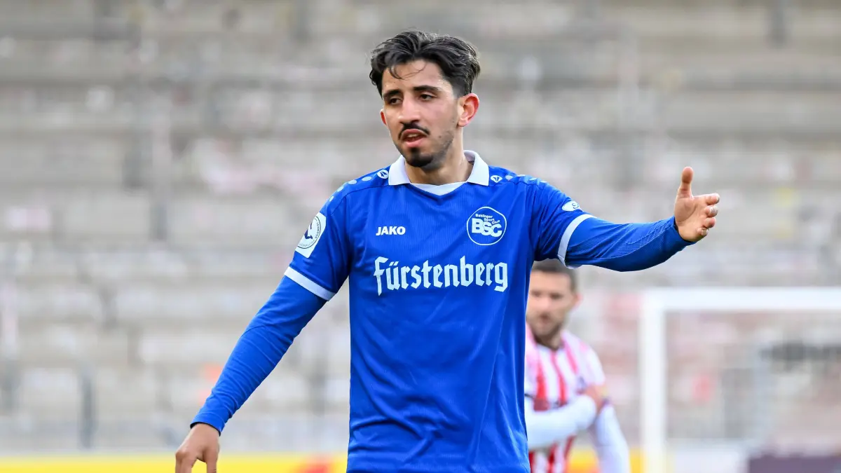 Samet Yilmaz Bahlinger SC, 37 mit Gestik GER, SC Freiburg - Bahlinger SC, Fussball, Regionalliga Südwest, 30. Spieltag, Saison 2025/2026, 21.04.2026 DFL DFB REGULATIONS PROHIBIT ANY USE OF PHOTOGRAPHS AS IMAGE SEQUENCES AND/OR QUASI-VIDEO GER, SC Freiburg - Bahlinger SC, Fussball, Regionalliga Südwest, 30. Spieltag, Saison 2025/2026, 21.04.2026 Freiburg *** Samet Yilmaz Bahlinger SC, 37 with gestures GER, SC Freiburg Bahlinger SC, Football, Regionalliga Südwest, Matchday 30, Season 2025 2026, 21 04 2026 DFL DFB REGULATIONS PROHIBIT ANY USE OF PHOTOGRAPHS AS IMAGE SEQUENCES AND OR QUASI VIDEO GER, SC Freiburg Bahlinger SC, Football, Regionalliga Südwest, Matchday 30, Season 2025 2026, 21 04 2026 Freiburg Copyright: xEibner-Pressefoto/ThomasxHessx EP_THS