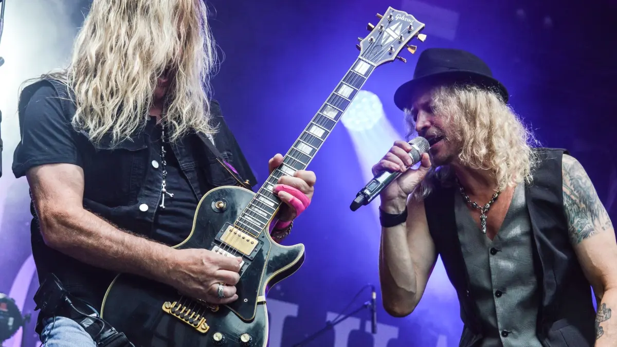 Die Schweizer Rockband Gotthard begeisterte das Publikum auf dem Schopfheimer Marktplatz.