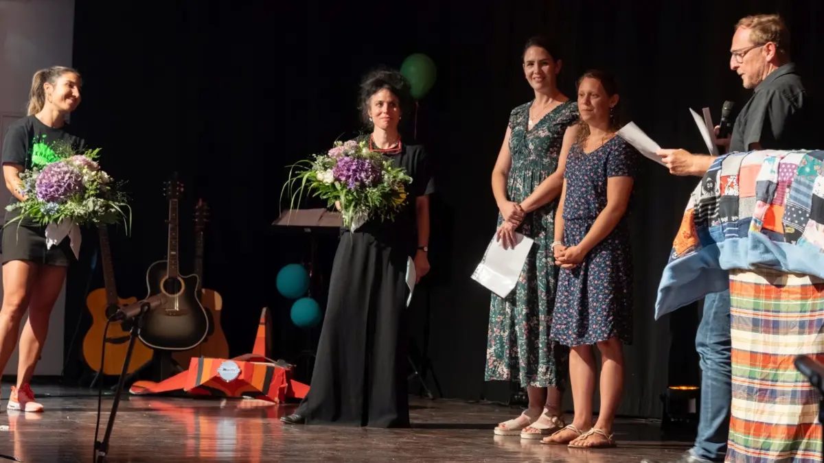 Mitmachtheater an der Ebhauser Lindenrainschule: Ehrungen an die Organisatorinnen