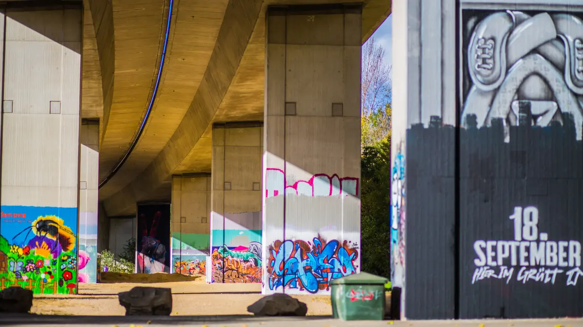 Die Lörracher "Bridge-Gallery" bietet eine Plattform für Graffiti-Kunst.
