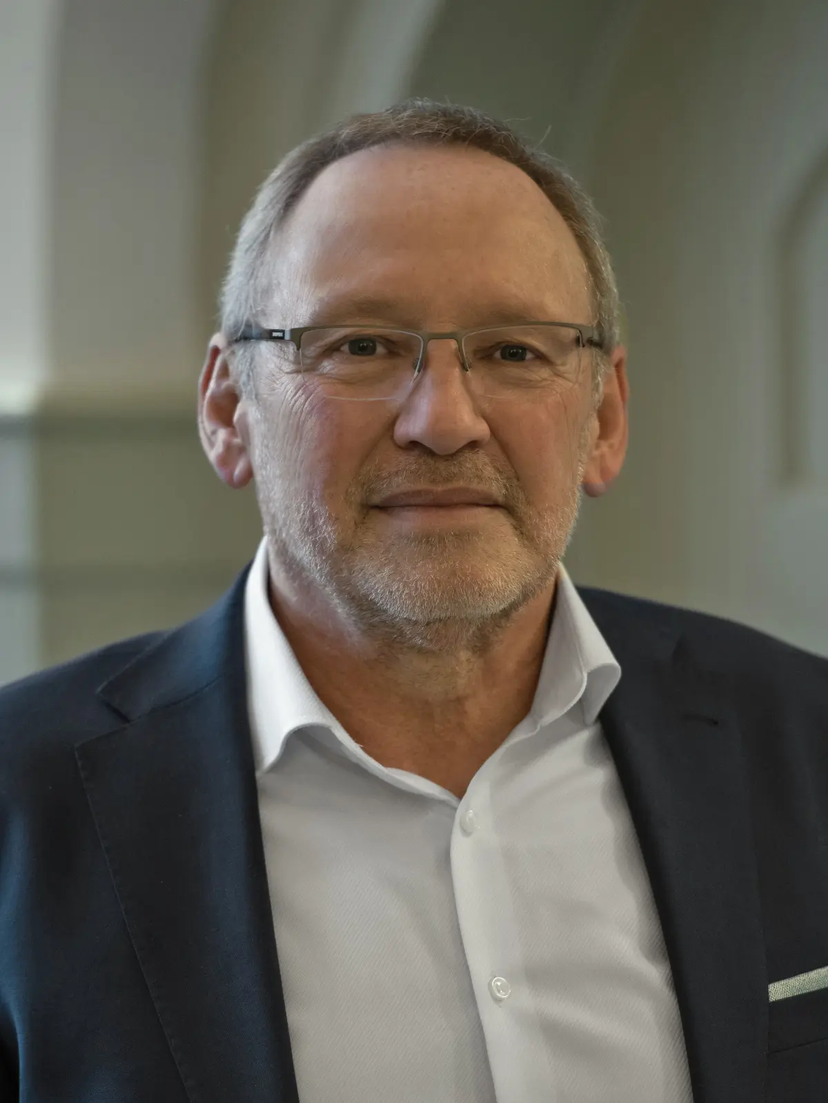 Richard Schuler: Geschäftsführer und Gesellschafter bei Kärcher & Schuler mit Erfahrung im Bankengeschäft seit 1978