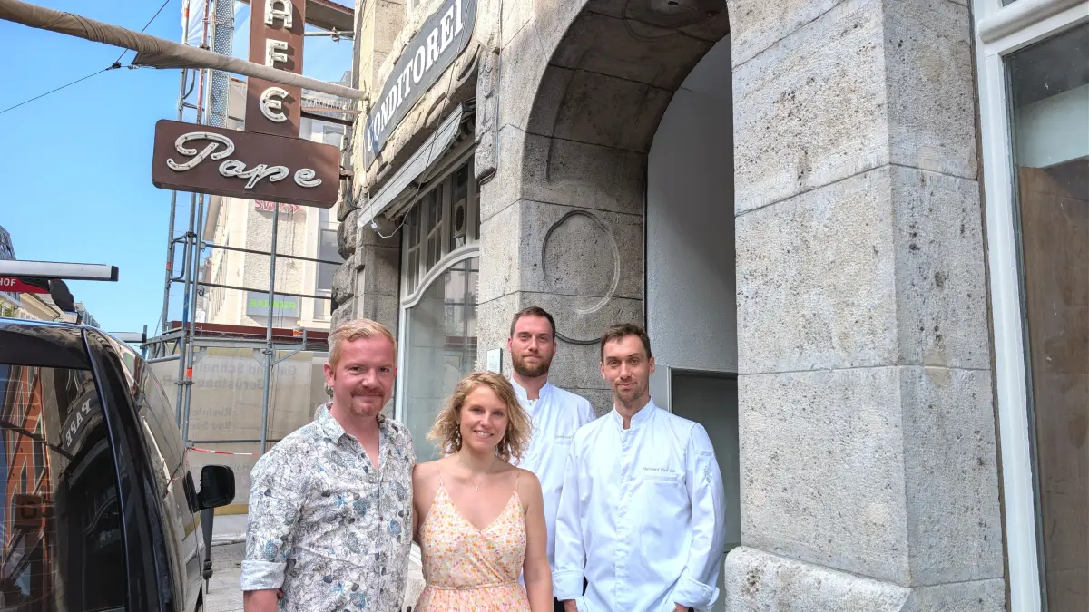 Tim Heuser (von links), Vivienne Bächle und von der Bäckerei Paul die Brüder Christoph Paul und Bernhard Fabian Paul freuen sich auf die Wiedereröffnung.