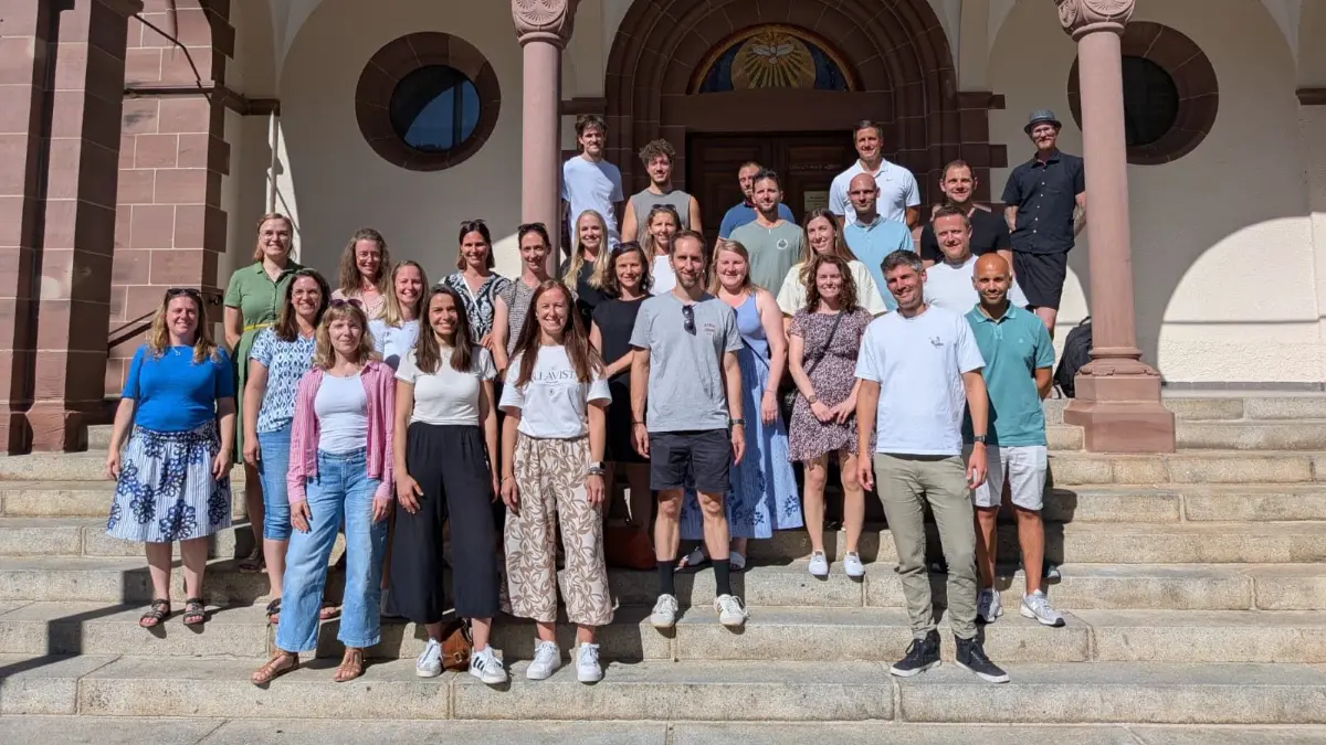 Das traditionelle Gruppenfoto auf der Treppe der Heilig Geist Kirche durfte natürlich nicht fehlen.