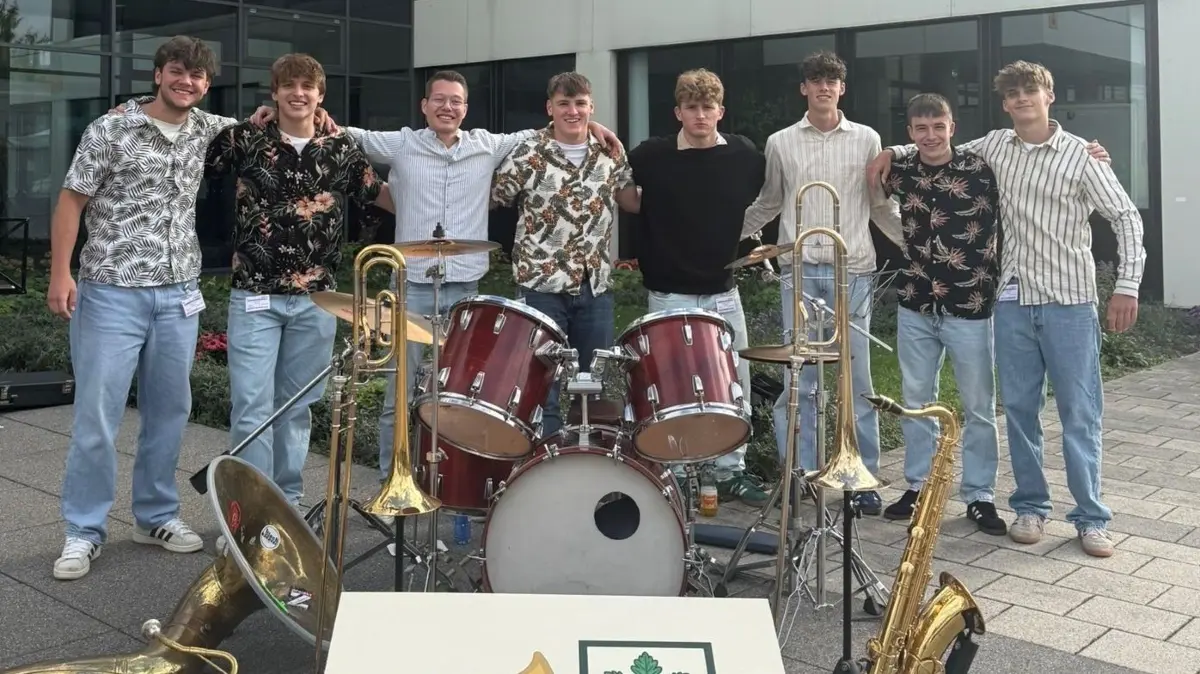 Die Haslacher Brass-Band „Brasslach“ bringt mit Auftritten um 20 Uhr beim StudioK sowie um 21.15 Uhr bei der Sparkasse ordentlich Schwung in die Altstadt.