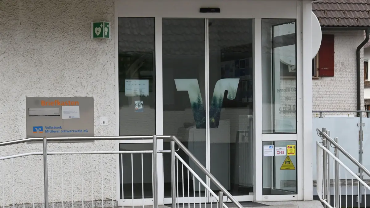 Die SB-Filiale der Volksbank Mittlerer Schwarzwald in der Alpirsbacher Straße in Rötenberg soll zum 1. Januar 2027 dicht gemacht werden.