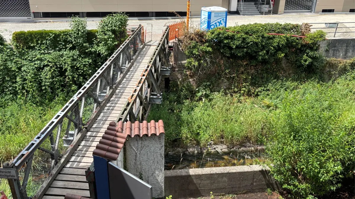 Anwohner protestierten, der Dekan dachte über eine Bürgerinitiative nach – ohne Erfolg. Nun sorgt ausgerechnet eine rechtliche Prüfung dafür, dass der geplante Abriss der Brestenberg-Brücke ins Wanken gerät.