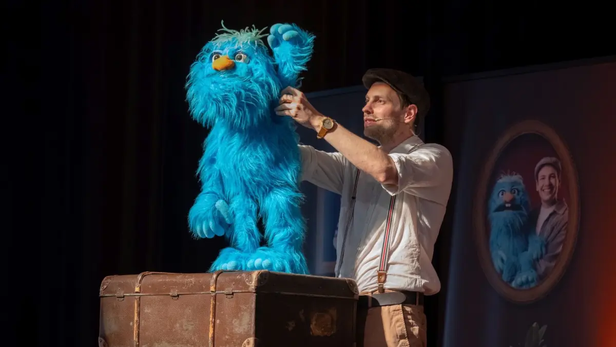 Beim Mitmachkonzert der Lindenrainschule Ebhausen gestalteten Sebastian Rochlitzer und sein Begleiter Ulfi zusammen mit zahlreichen Kindern und Jugendlichen ein abwechslungsreiches Programm.