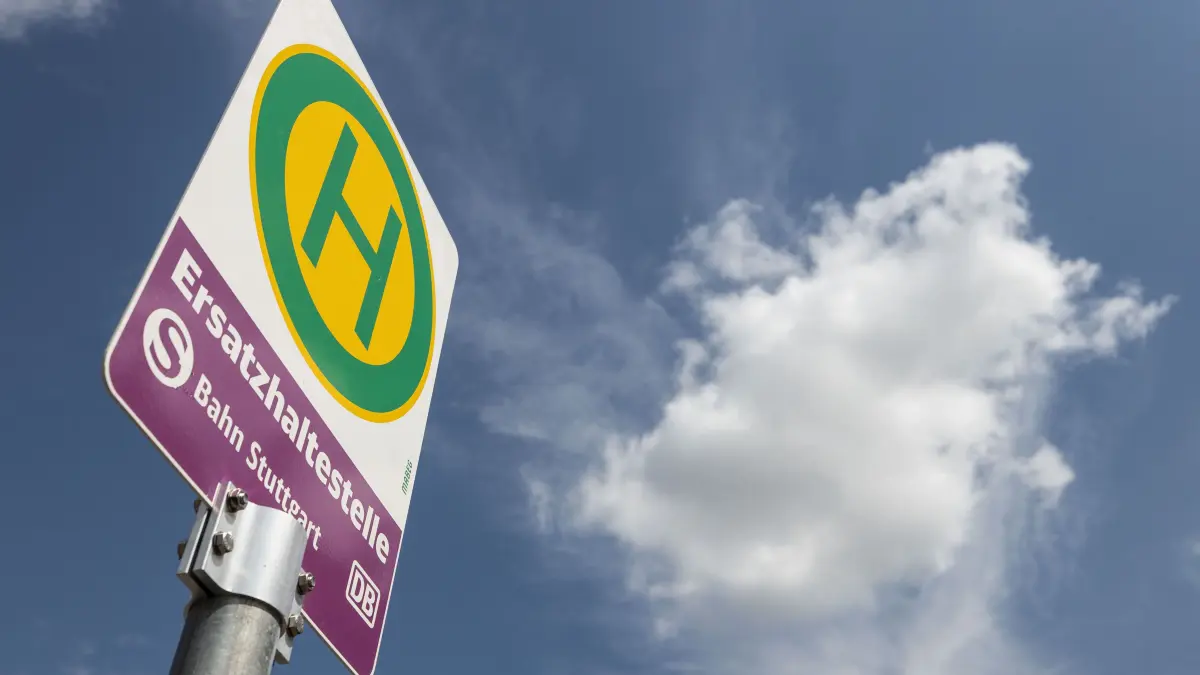 Ersatzverkehr: Ersatzverkehr Vorstellung des VVS Stuttgart und der DB Regio zur Stammstreckensperrung der Stuttgarter S-Bahn.