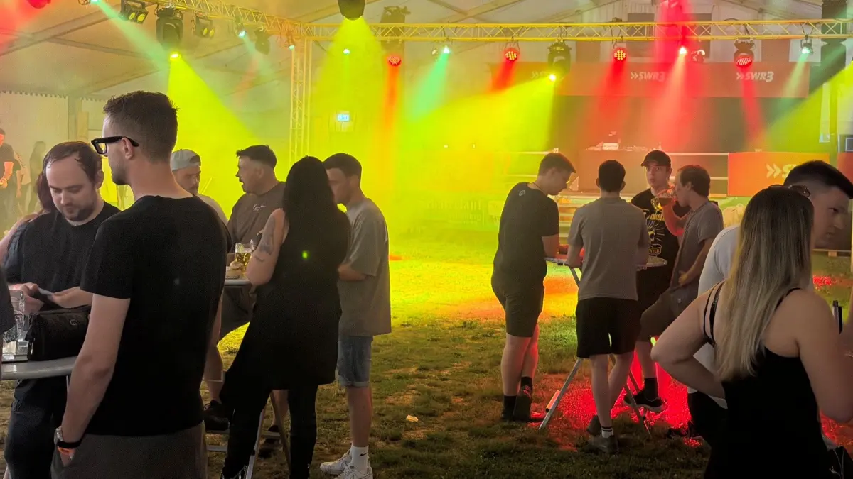 Im Festzelt in Wildberg wurde eine SWR3-Party gefeiert.