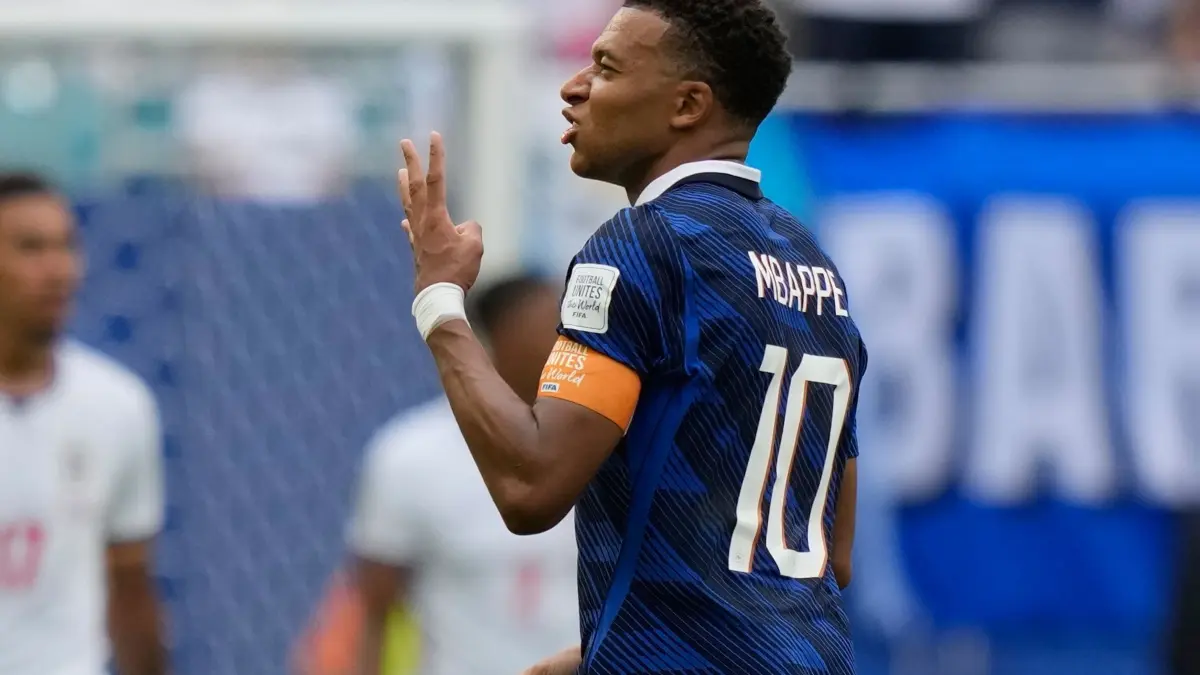 WM 2026 - Frankreich - England: 18.07.2026, USA, Miami Gardens: Fußball, Männer, WM 2026, Frankreich - England, Spiel um Platz 3 im Miami -Stadion. Der Franzose Kylian Mbappé jubelt nach seinem Tor, dem dritten Treffer seiner Mannschaft zum 3:4. Foto: Lynne Sladky/AP/dpa +++ dpa-Bildfunk +++