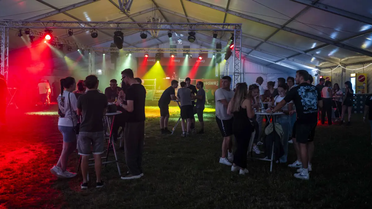 Die SWR3-Party und das Festspiel prägten den ersten Festtag des Schäferlaufs in Wildberg.