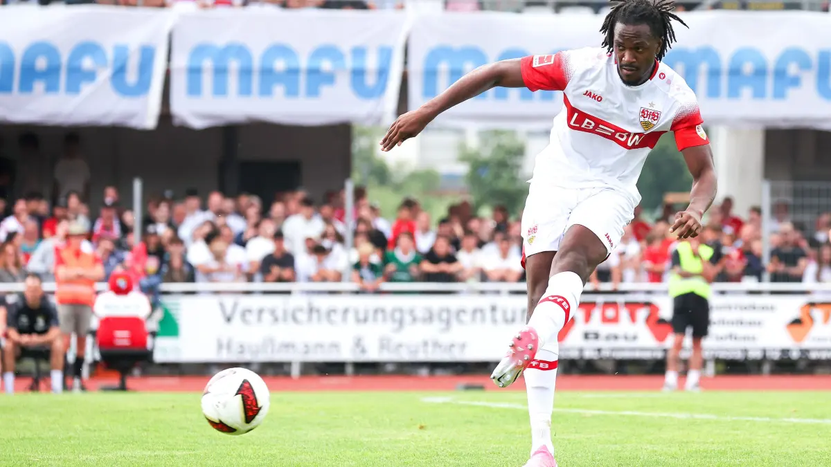 Fußball TSG Balingen vs. VfB Stuttgart : BAU // 19.07.2026, Deutschland, Balingen, Fußball Bundesliga, Saison 2026/2027, Testspiel,
TSG Balingen vs. VfB Stuttgart, Dan-Axel Zagadou (VfB)