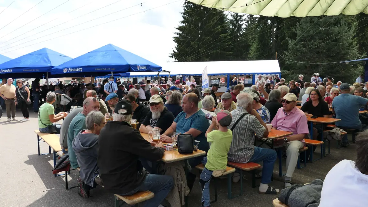 Fahrzeuge aus längst vergangener Zeit zogen Jung und Alt magisch an.