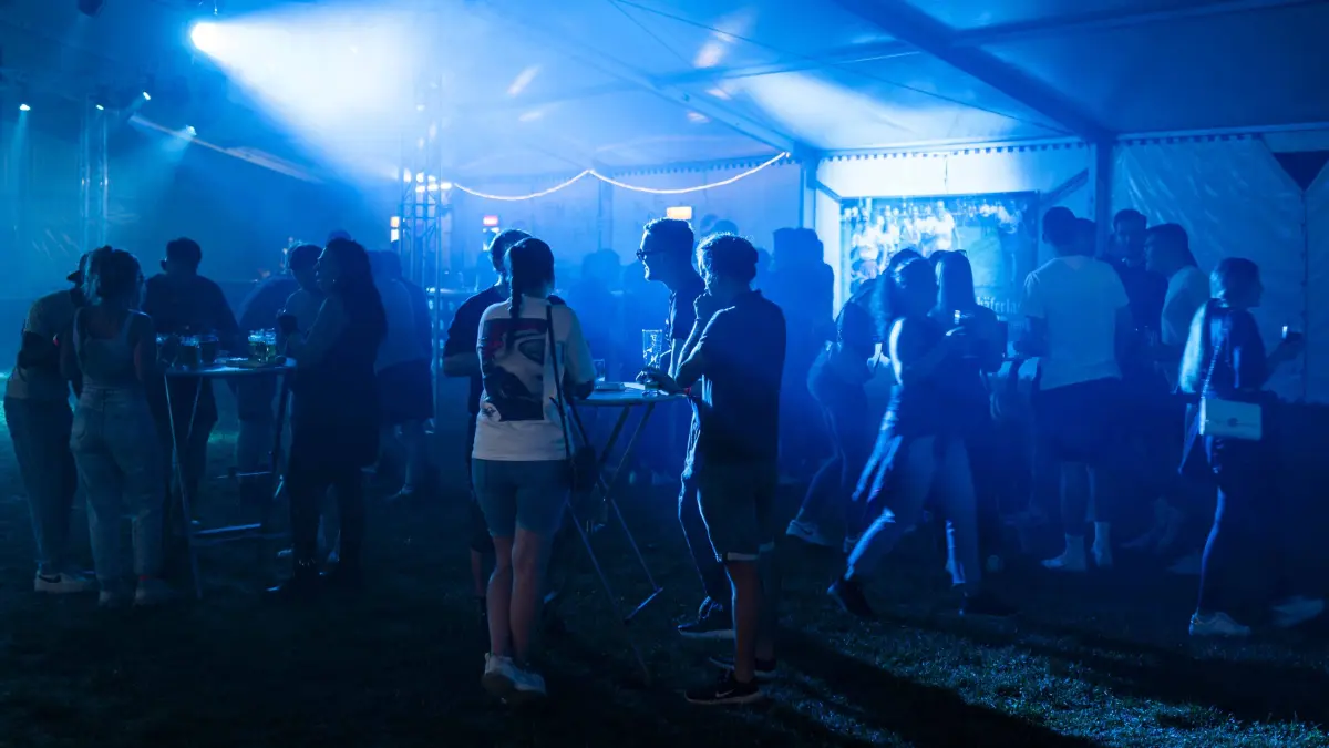 Die SWR3-Party und das Festspiel prägten den ersten Festtag des Schäferlaufs in Wildberg.