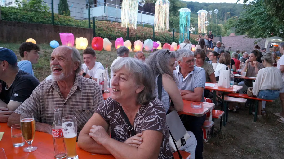 Die Besucher des Lampionfests konnten einen schönen Sommerabend zusammen mit Freunden und Bekannten verbringen.
