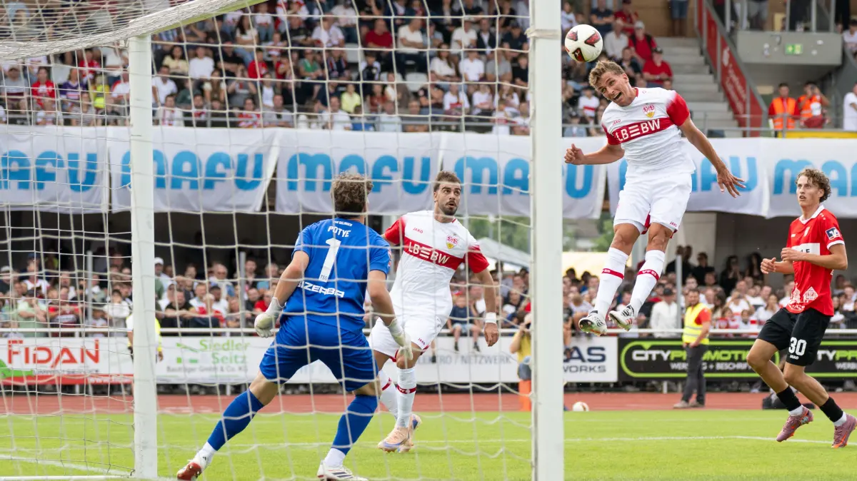 TSG Balingen vs. VFB Stuttgart, Fussball, Testspiel, Saison 2026/2027, 19.07.2026: Grischa Proemel, (VFB Stuttgart, #21) mit einer guten Chance,
TSG Balingen vs. VFB Stuttgart, Fussball, Testspiel, Saison 2026/2027, 19.07.2026
Eibner-Pressefoto/Andreas Ulmer