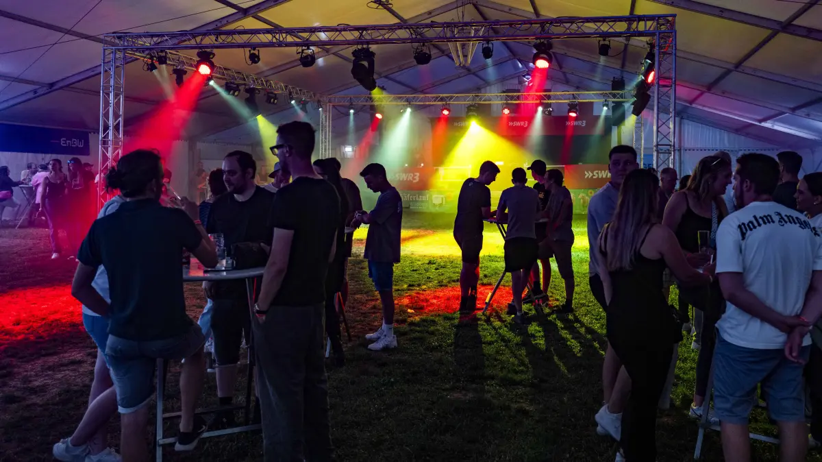 Die SWR3-Party und das Festspiel prägten den ersten Festtag des Schäferlaufs in Wildberg.