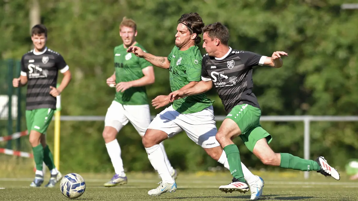 Furtwangen (grün) - Aach-Linz (schwarz) 2:3, Mitte vorne FTWNG 4 Pietro Morreale