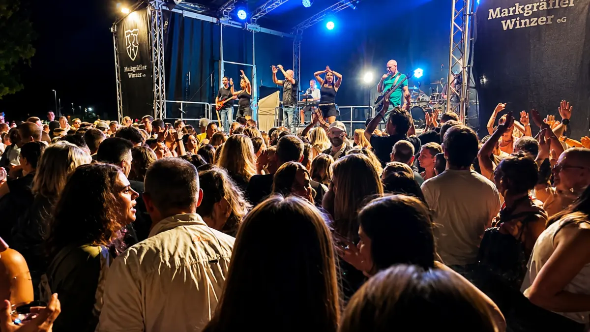 Andrang auf der Tanzfläche: Die Cover- und Partyband „Sonrise“ sorgte für ausgelassene Stimmung.