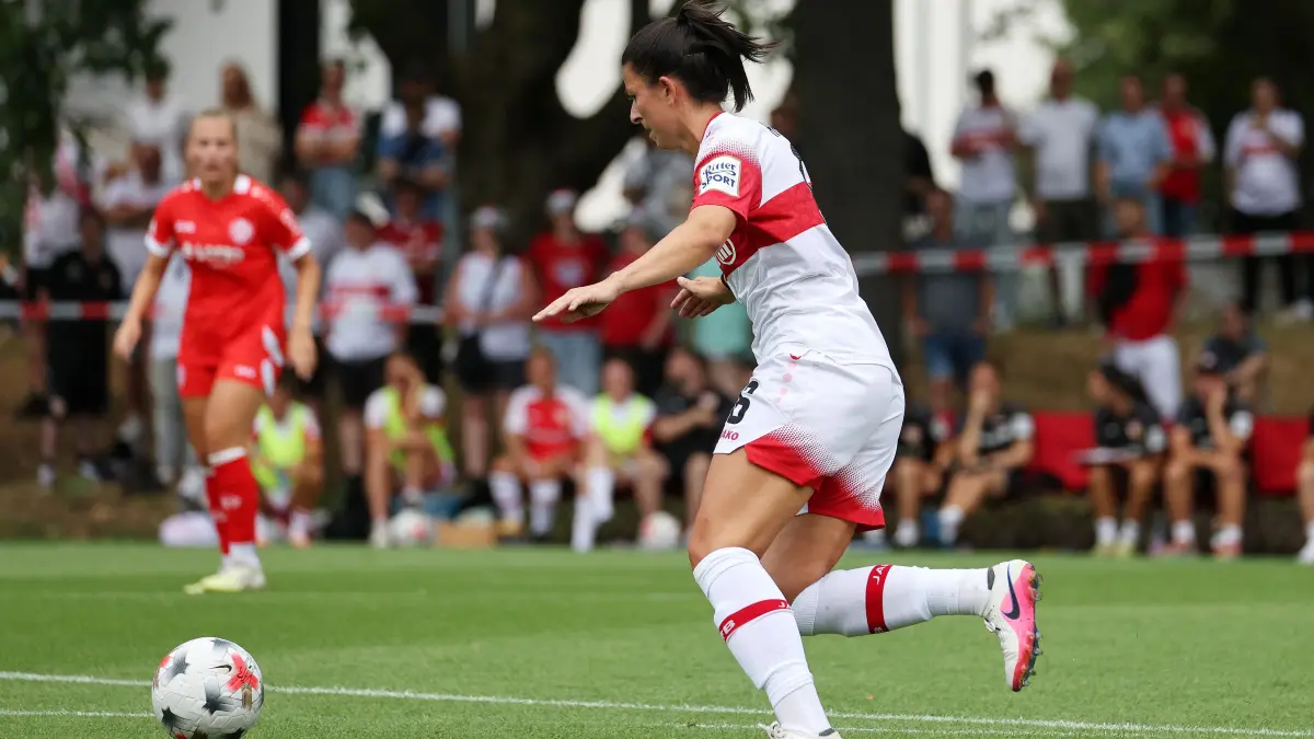 Fußball VfB Stuttgart Frauen vs. 1. FSV Mainz: BAU // 2026.07.18, Deutschland, Stuttgart, Fußball VfB Stuttgart Frauen vs. 1. FSV Mainz, Chantal Hagel (VfB)