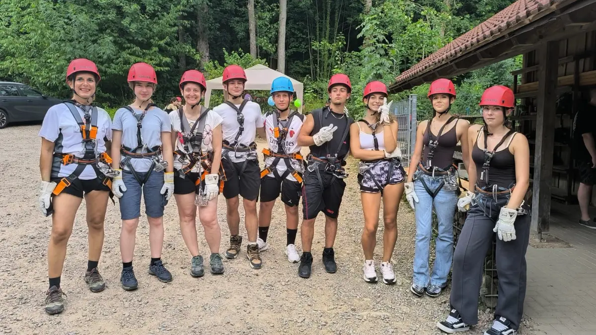 Die italienischen Sprachschüler und ihre Gastgeber besuchten unter anderem den Lörracher Kletterwald beim Salzert.