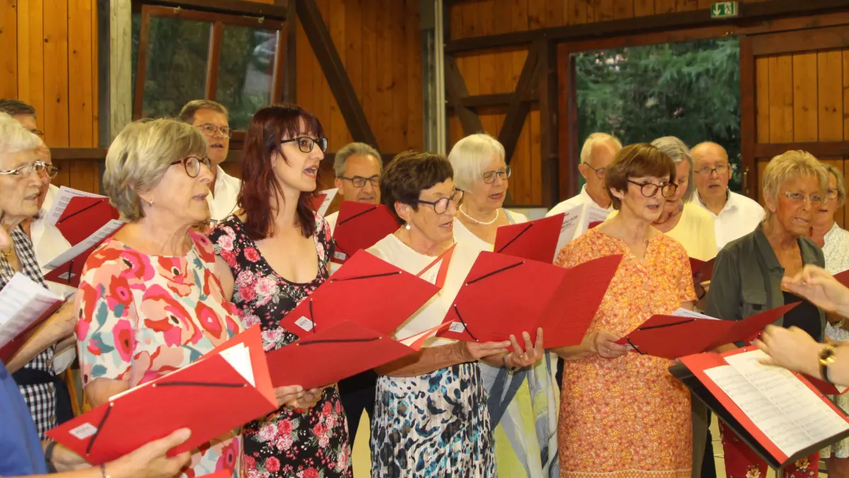 Sechs Chöre sangen am Samstagabend beim Sommerfest der Chorgemeinschaft Kleines Wiesental.