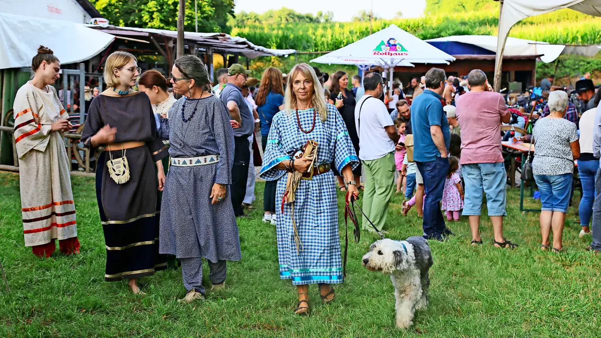 Die Besucher des Westerncamps trugen mit ihrer Kleidung zur Atmosphäre bei.