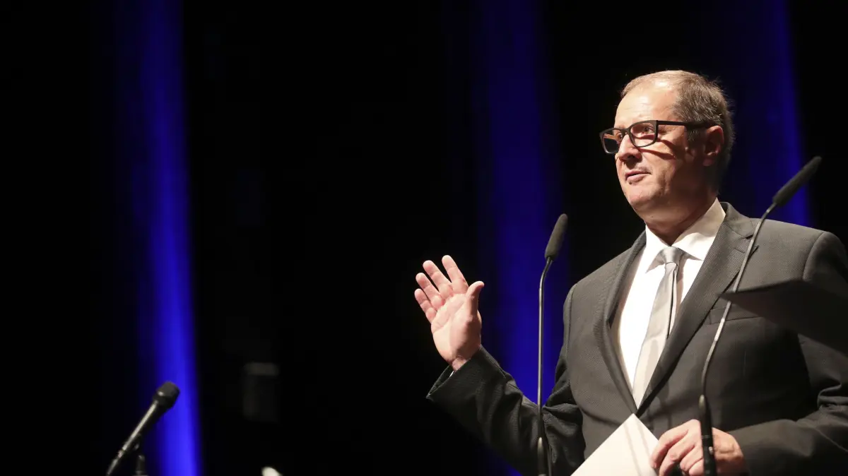 Jürgen Roth bei seiner Vereidigung im Jahr 2019: Der frühere Tuninger Bürgermeister hatte es im zweiten Wahlgang geschafft, sich gegen mehrere Mitbewerber durchzusetzen. (Archivfoto)