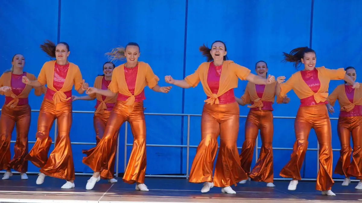Für Begeisterung sorgten die Tanzgruppen des Furtwanger Turnvereins auf der Showbühne, hier „One2Step“.
