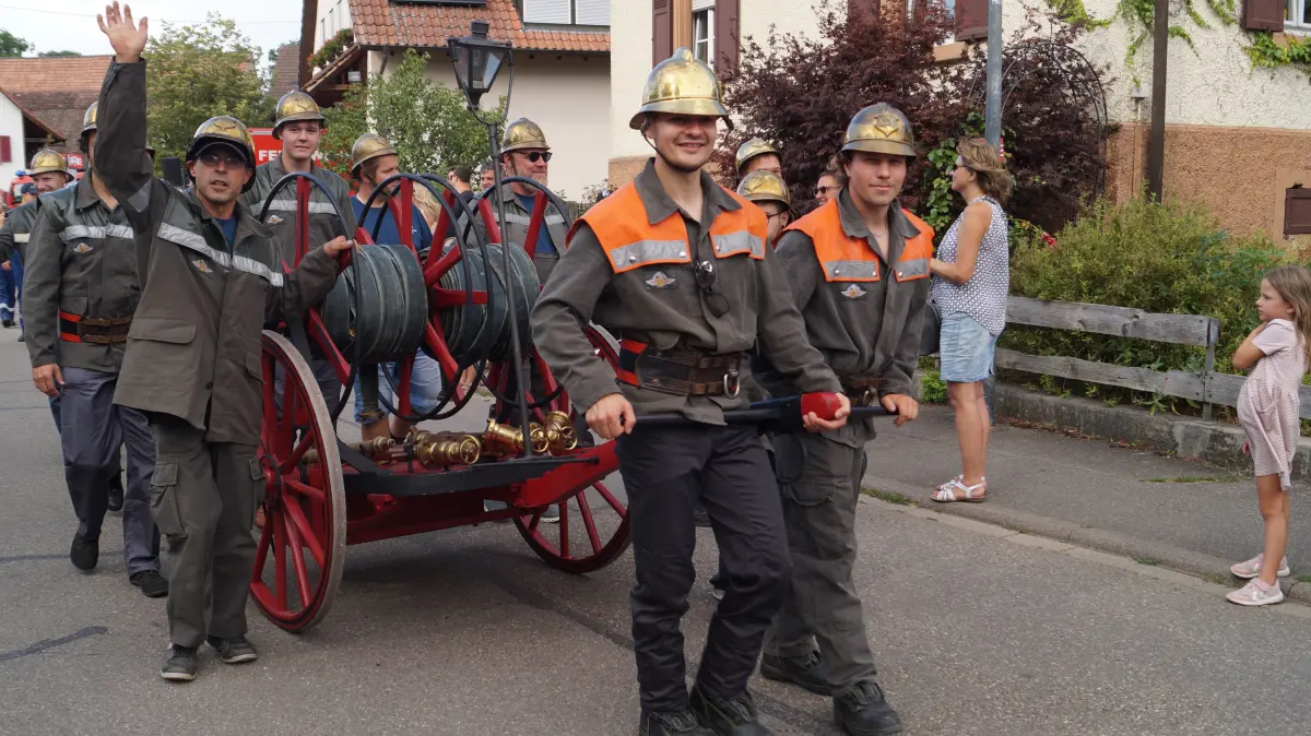 Er war ein "Hingucker" bei der großen Parade durchs Dorf zum Schallbacher Feuerwehrjubiläum: der historische Hydrantenwagen der Feuerwehr Schallbach.