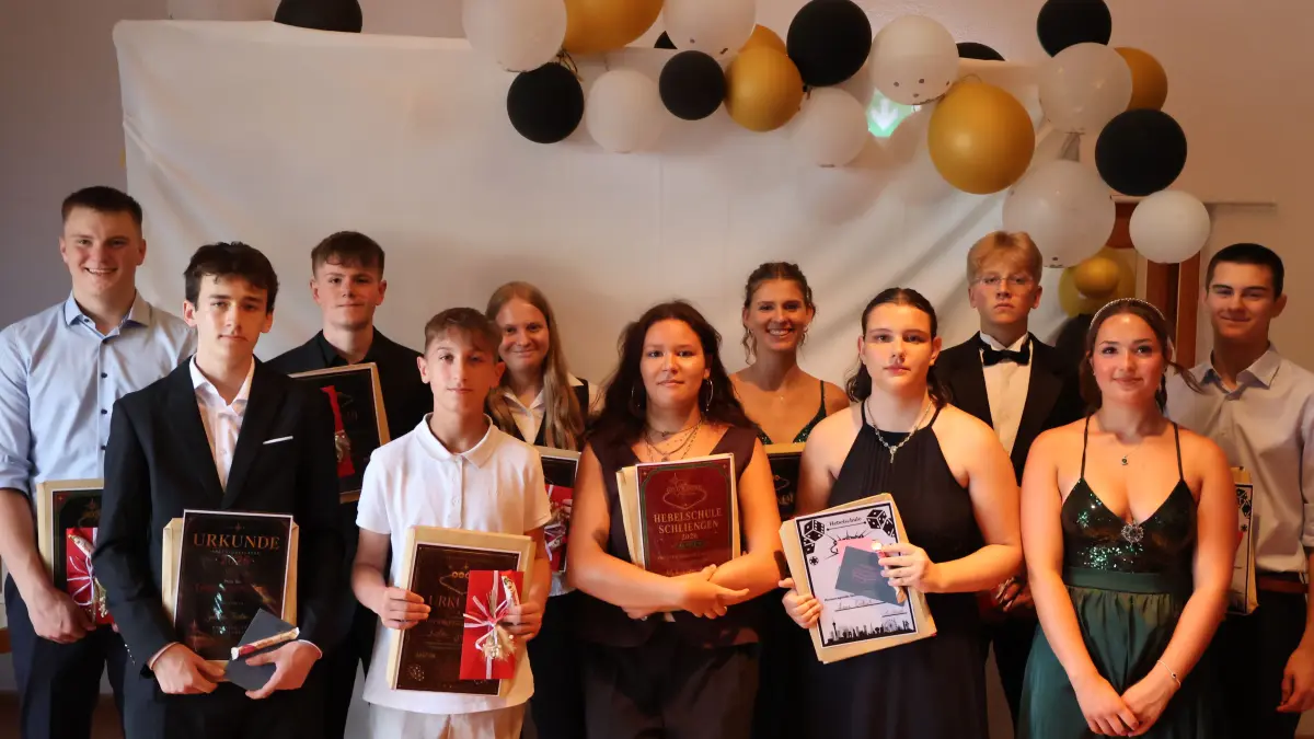 Wurden im Rahmen der Abschlussfeier an der Gemeinschaftsschule im Bürger- und Gästehaus in Schliengen ausgezeichnet: David Ehinger, Julian Fister, Max Wahler, Robin Geitlinger, Lena Weidner, Aleksandra Hristeva, Leni Hamburger, Lara Erfurt, Benjamin Bird, Sanja-Selem Grötz (von links).