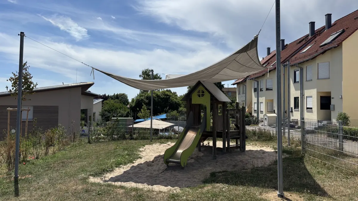 Auf den Eutinger Spielplätzen Veilchenweg, Sportplatz und Höhenstraße sowie dem Spielplatz in Göttelfingen wurden vor wenigen Tagen die Sonnensegel montiert.
