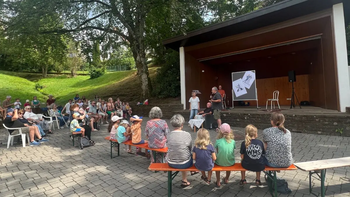 Gespannt lauschte das Publikum der Lesung von Johannes Smeets aus dem Märchen „Der kleine Muck“.