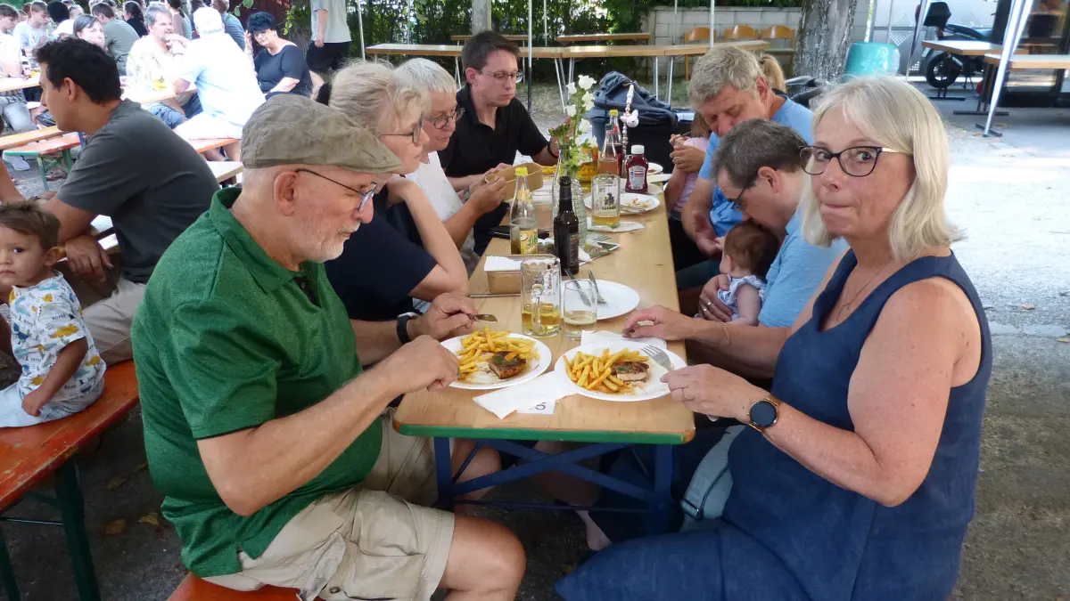Beste Stimmung herrschte auf dem Siedlerfest in der Homburgsiedlung. Auch nachdenkliche Zwischentöne gab es. So wurde in Gesprächen an den verstorbenen langjährigen Vorsitzenden der Siedler, Jörg Lievert, erinnert.