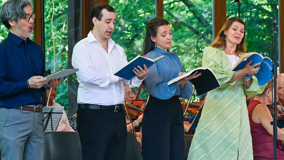 Die Solisten Tatjana Kharalgina-Wilson (Sopran), Theresa Bertrand (Alt), Luca Festner (Tenor) und Martin Ohu (Bass) überzeugten.