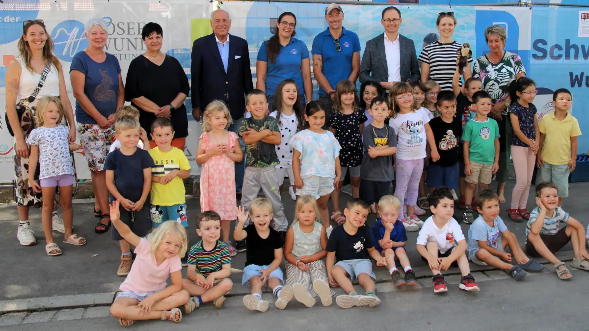 Bis Anfang Oktober können Kinder in Bräunlingen im mobilen Schwimmbad erste Schritte im Wasser lernen.