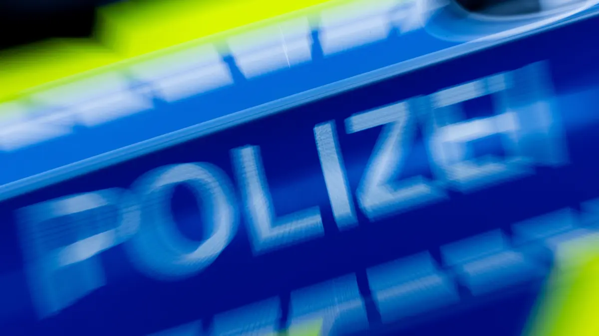 Die Polizei ermittelt zum Thema Fahrerflucht. Foto: Rolf Vennenbernd/dpa