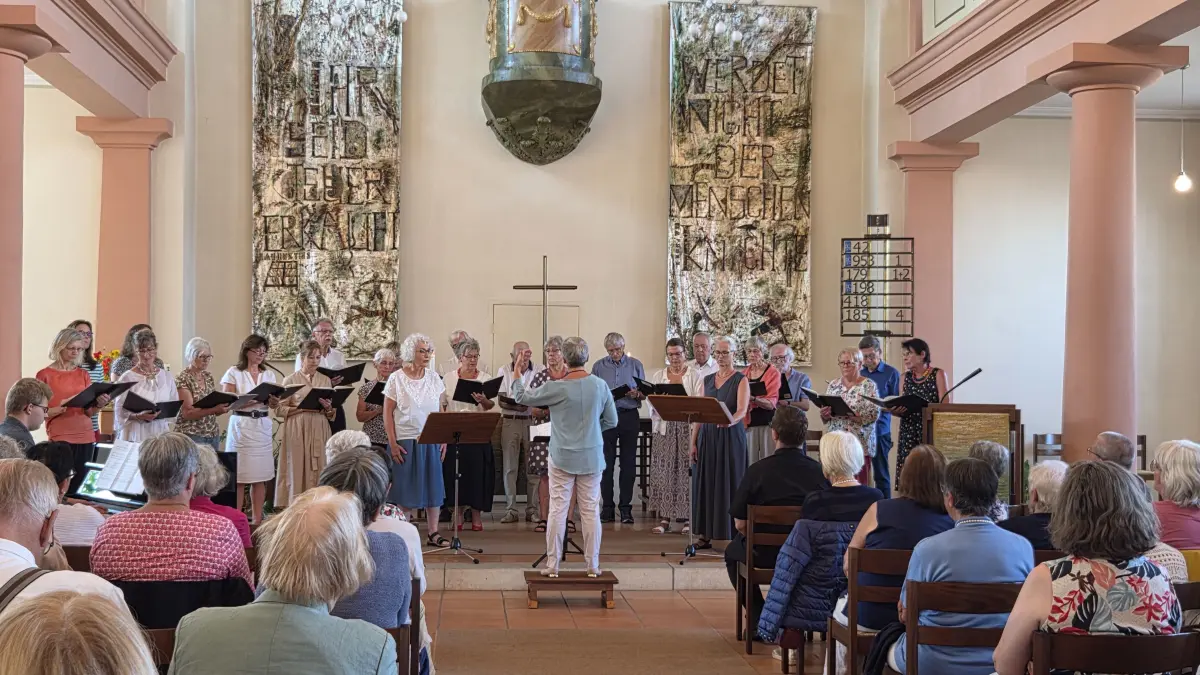 Die Matinée des Binzener Kirchchors in der heimischen Kirche ergänzte den dort zuvor gefeierten Gottesdienst mit seinem Programm.