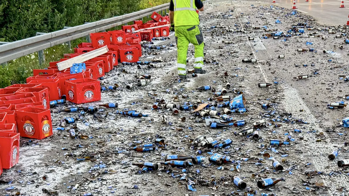 Scherben ohne Ende auf der Autobahn