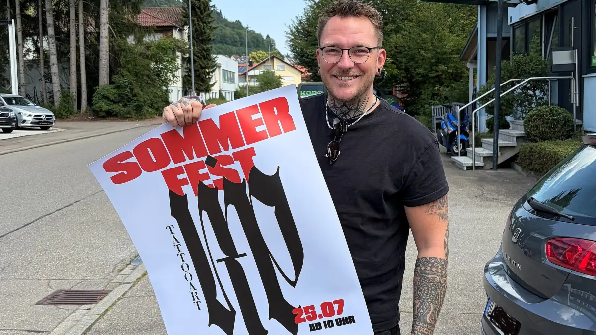 Tätowierkünstler Maximilian Vogt lädt an diesem Samstag, 25. Juli, gemeinsam mit dem FV Bisingen zum Sommerfest ins Kuhloch ein.