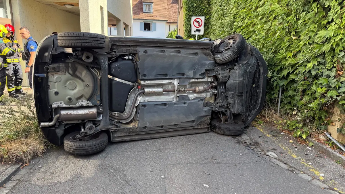 Bei dem spektakulären Unfall wurde niemand verletzt, wie die Kantonspolizei Basel-Stadt mitteilt.