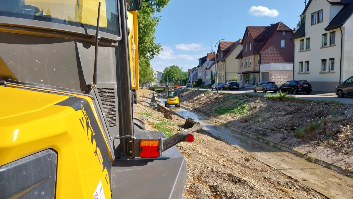 Die Schmiecha wird renaturiert, die Betonsohle wird entfernt.