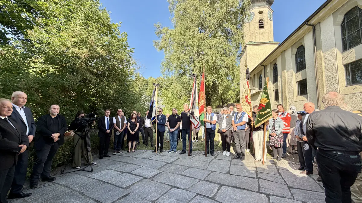 Vor dem Mahnmahl für den Widerstand gegen das NS-Regime versammelte man sich am 20. Juli in Lautlingen, um an das Attentat der Brüder Berthold und Claus Schenk von Stauffenberg und anderen vor 82 Jahren zu gedenken.